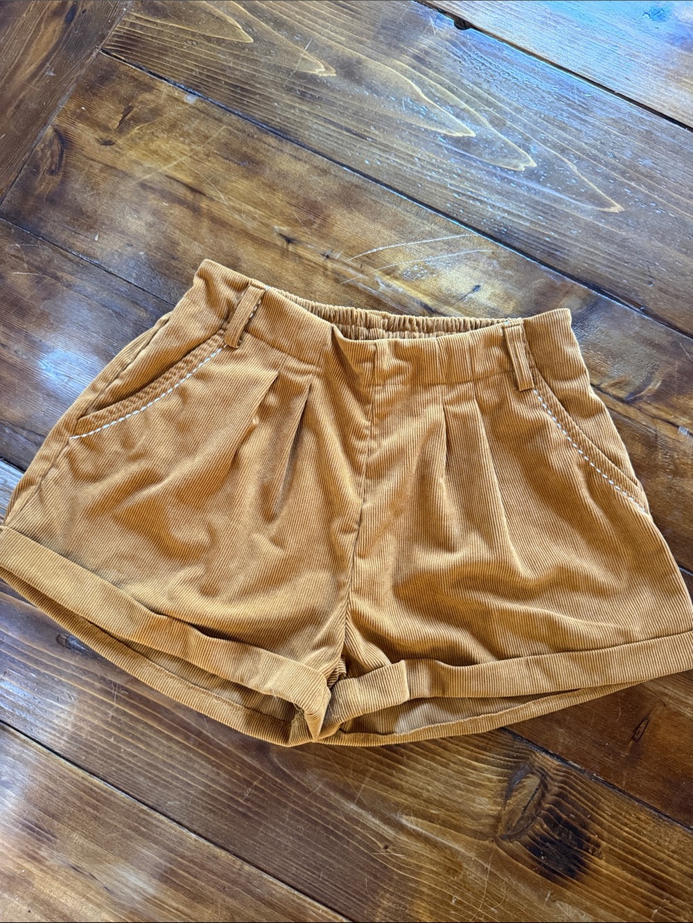 Corduroy Pleated Women's Shorts in Tan
